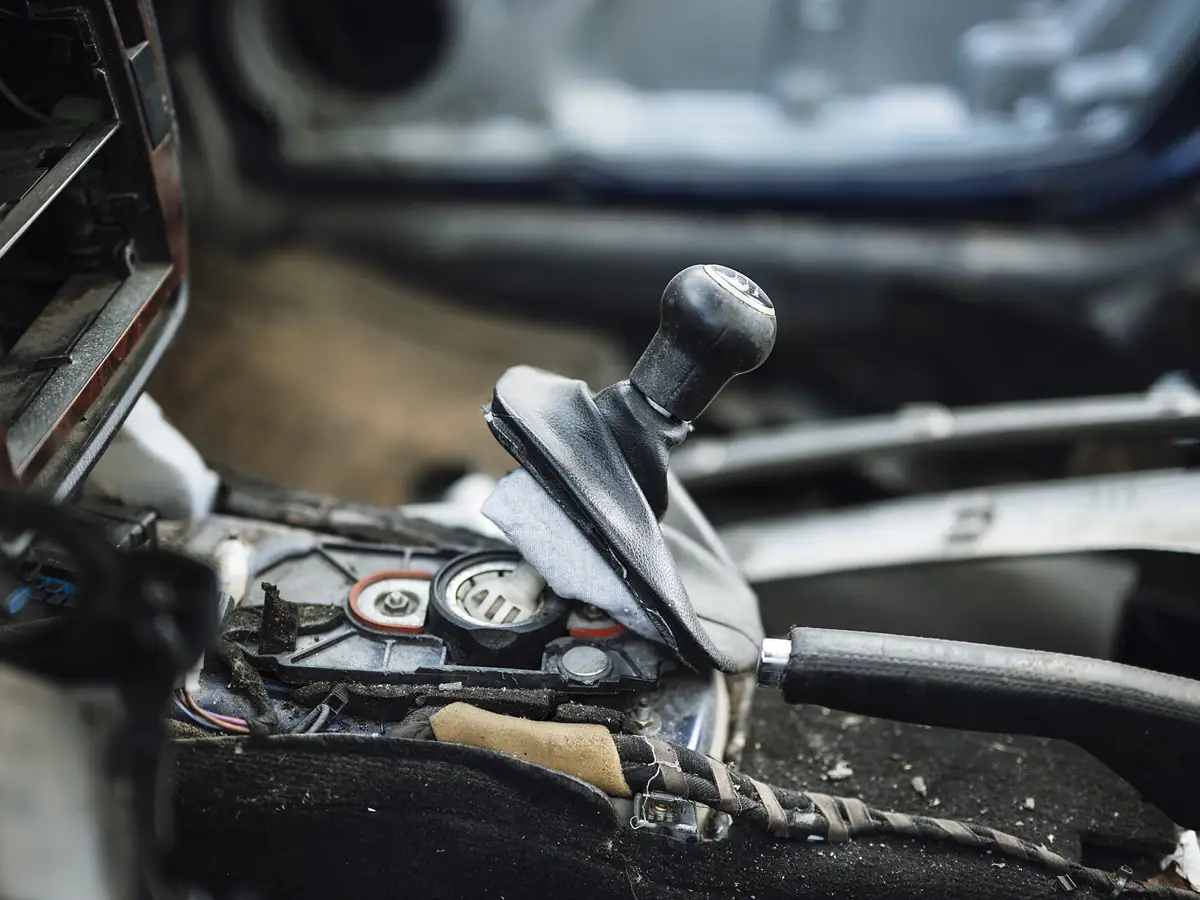 Gear shift lever on the center console of a vehicle with manual transmission